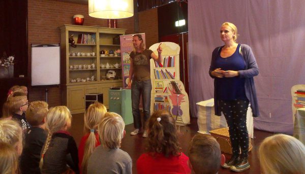 op-het-podium-in-de-kinderboekenweek-web